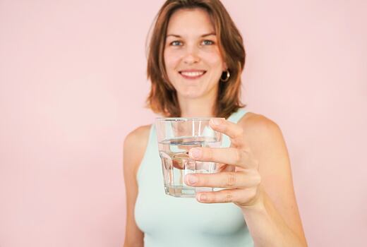 Koľko tekutín denne vypiť, aby to bolo akurát?