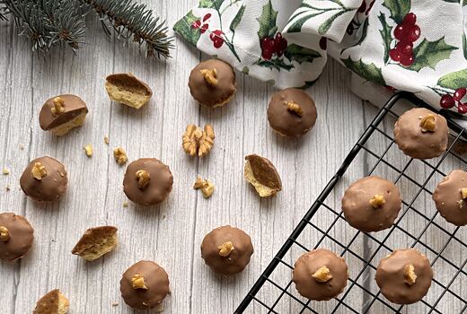Košíčky s vlašskými ořechy a karamelem