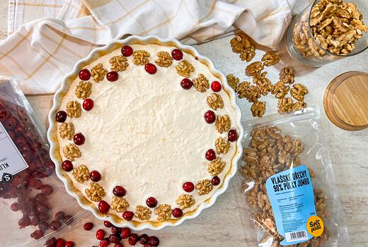 Bezlepkový koláč s vlašskými ořechy a mandarinkovým krémem