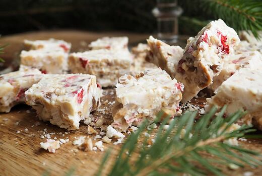 Čokokameny s kokosem a jahodami: vánoční rychlovka bez pečení