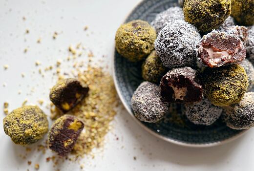 Datlové kuličky plněné ořechovým máslem 3x jinak