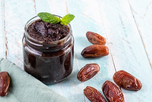 Jak využít datlovou pastu při pečení?