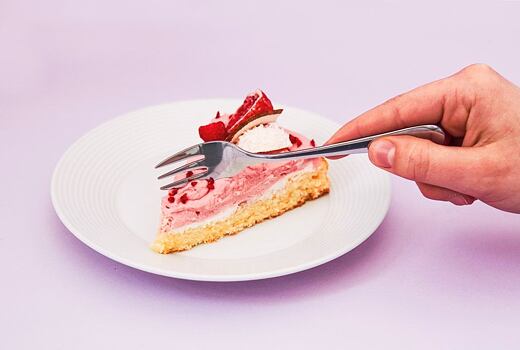 Kokosový dort s malinovým krémem