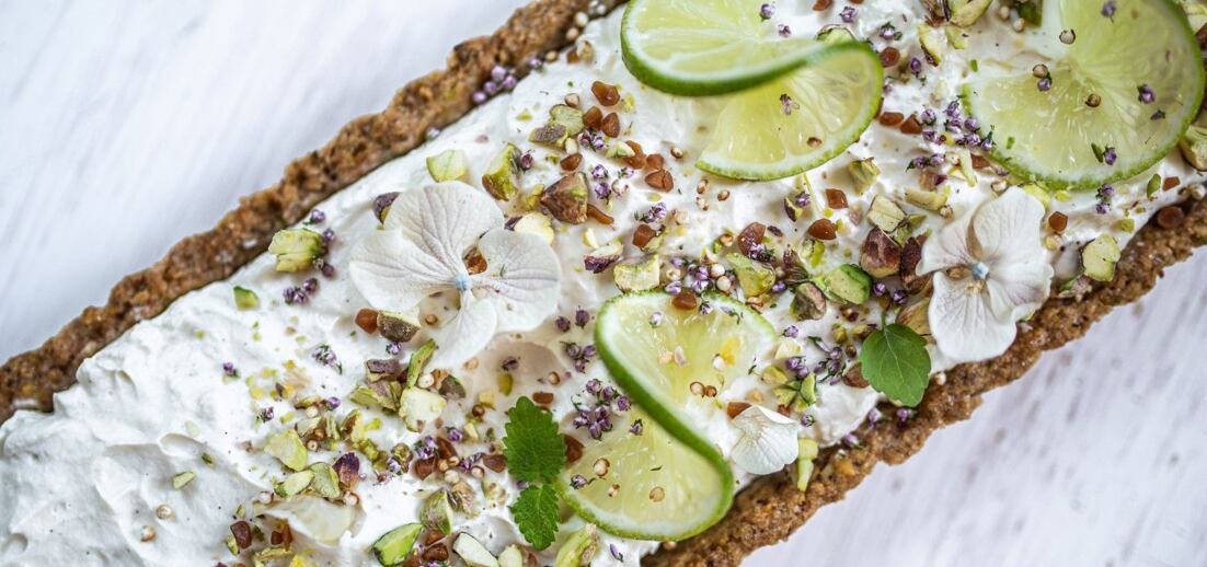 Limetkový cheesecake s pistáciovým korpusom