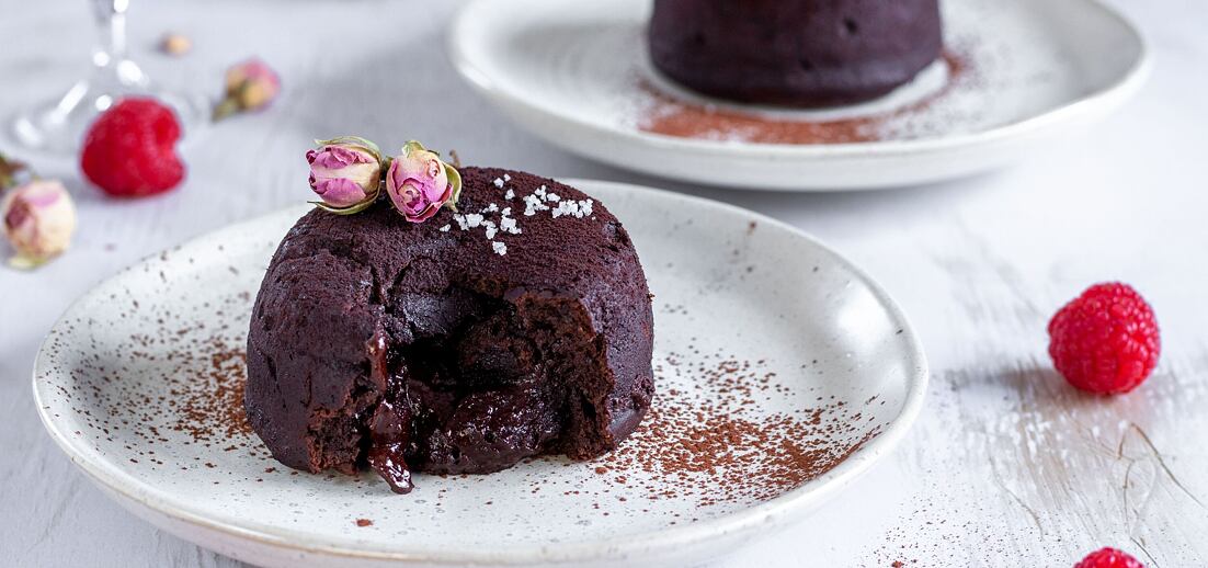 Lava Cake s čokoládou a malinami